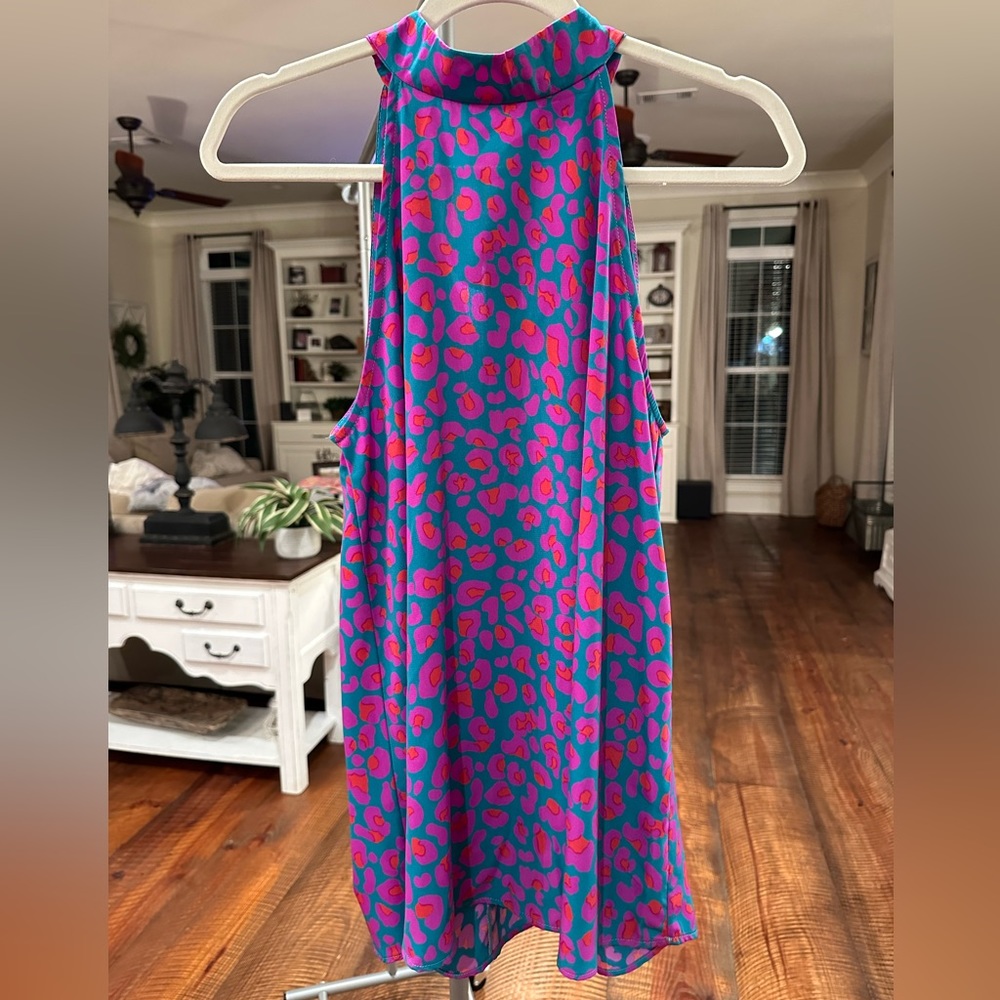 Women’s Sleeveless Blouse Size Medium
